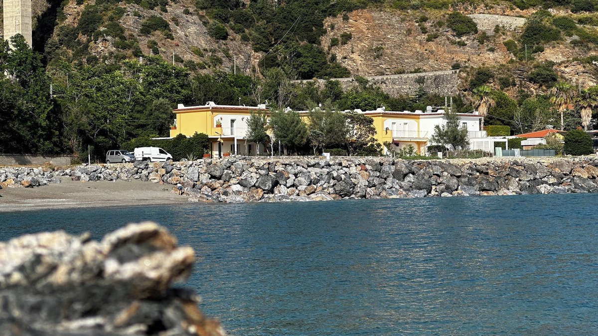 Bonifati Villa | Seaside Villa with private garden