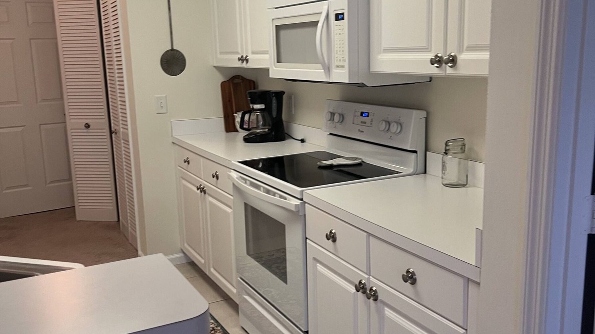 Florida Ridge Villa | Seasonal rental. 2,500 per month includes utilities. 3 month minimum.