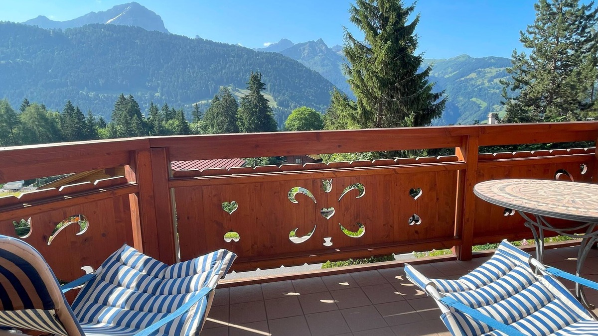 Barboleusaz Apartment | Seasonal rental in Gryon (VD) beautiful 3.5p apartment of 85m² with mountain view.