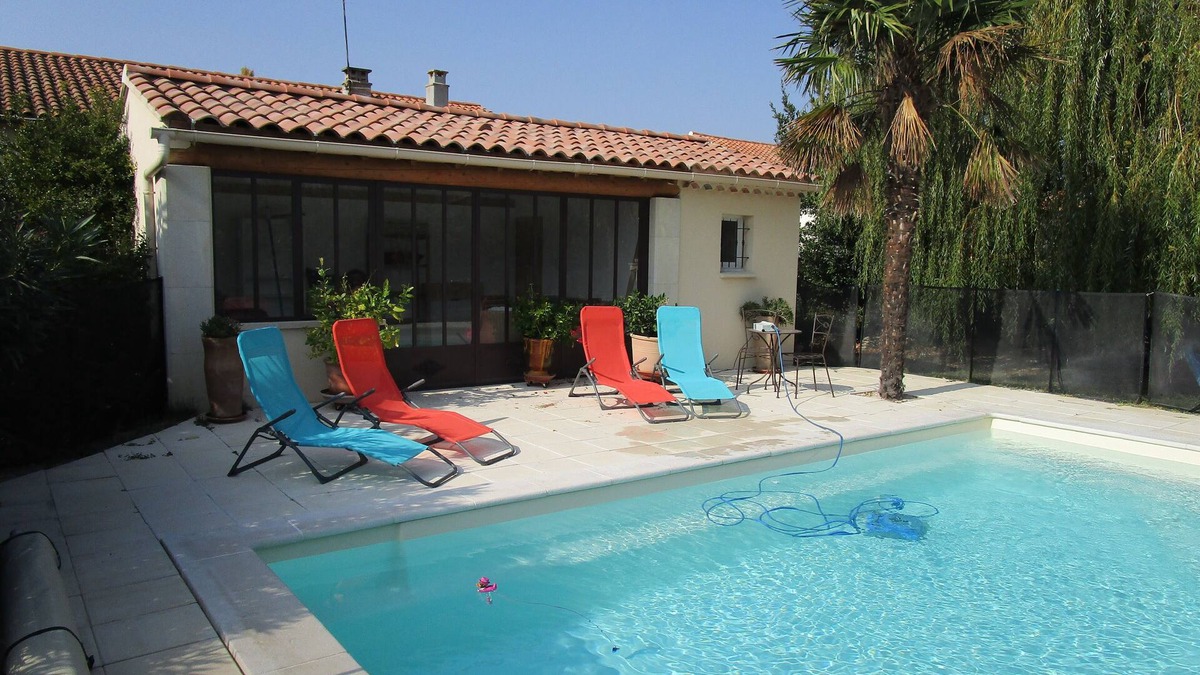 Vedene House | seasonal rental of a house with garden and pool