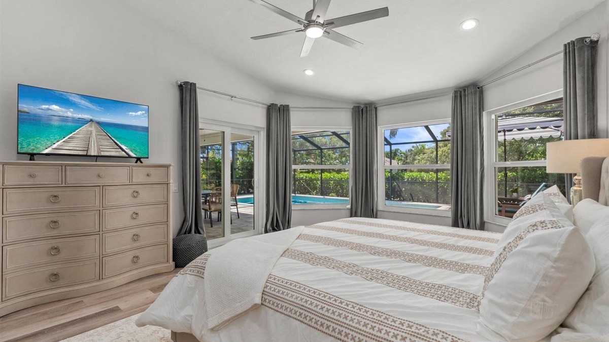 Bee Ridge House | Seasonal Retreat Near Sarasota's Best Attractions !