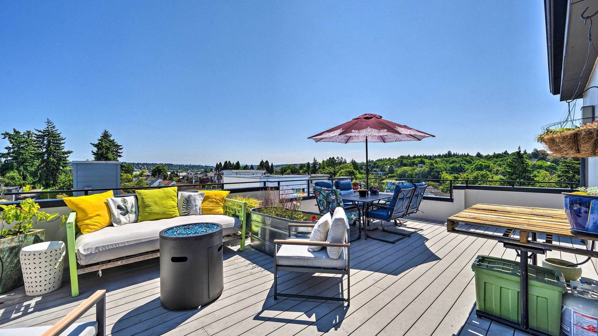 Sunset Hill House | Seattle Retreat w/Canal + Mountain Rooftop Views!