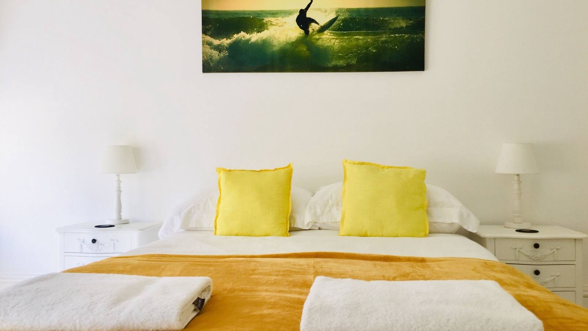 Hove Apartment | Seaview Brighton Apartment. 100m from beach , cafa’s ,bars, restaurants