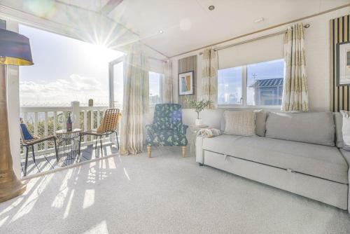 Rhoose House | Seaview Holiday Let - Vale Holiday Park at Cardiff Airport