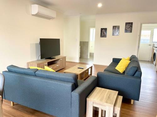 Kingscote House | Seaview on Terry Court