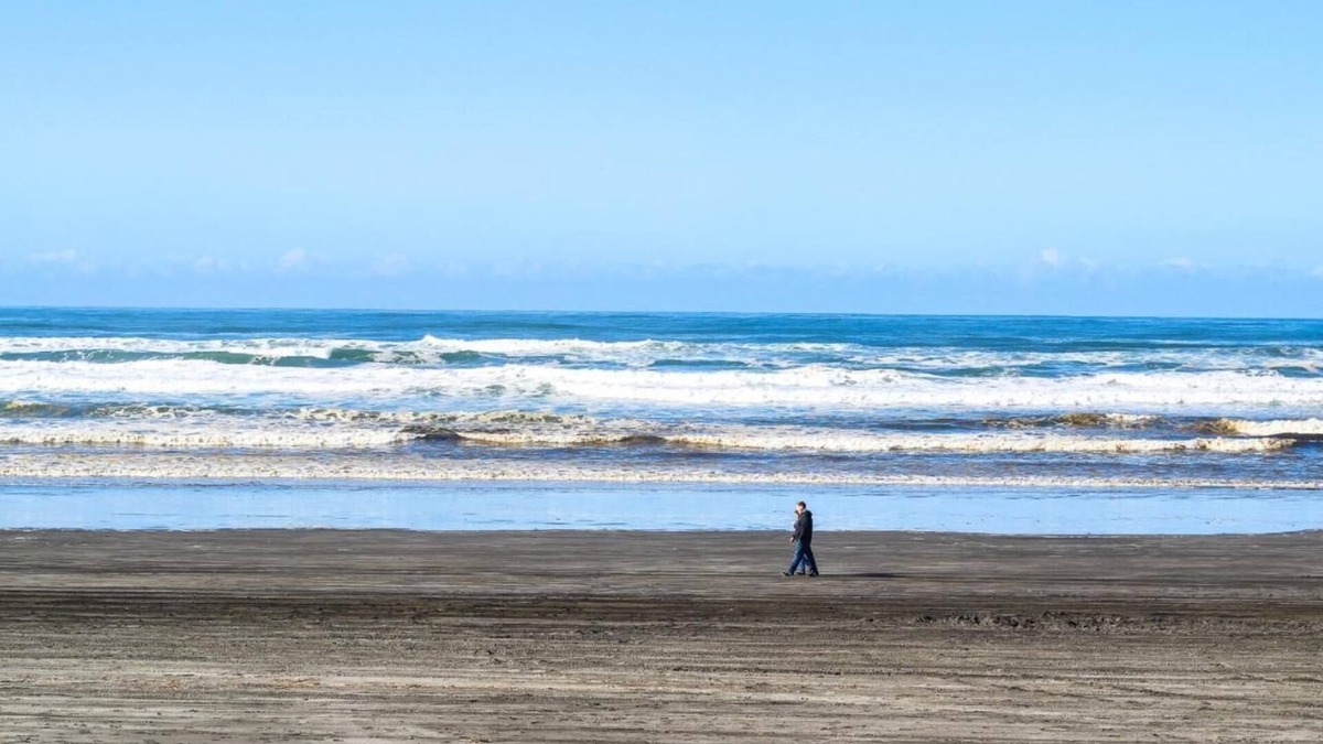 Long Beach Hotel | Seaview Sanctuary: 3 Beautiful Units, Pool! Close to Beard's Hollow View Point