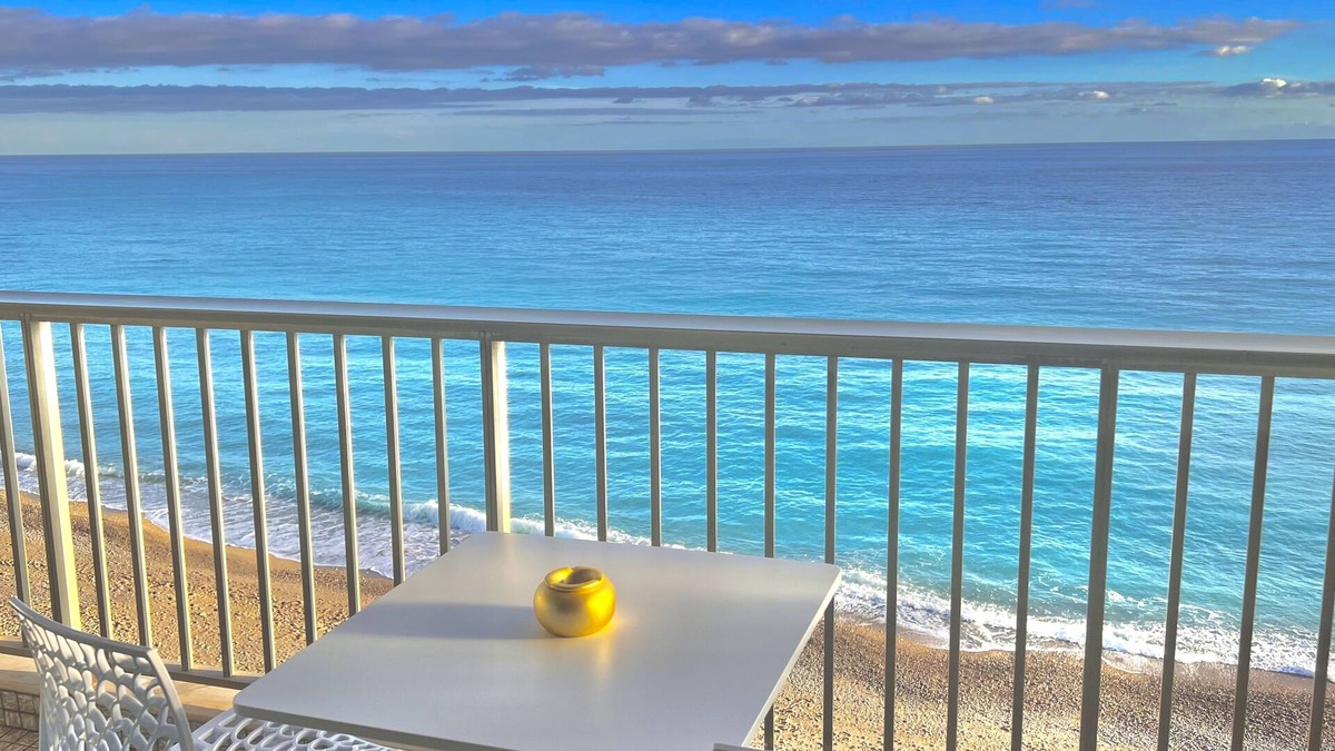 Menton Apartment | "SEAVIEWS BY JENNI MENTON " LA SUITE " Superb brand new apartment on the seafront