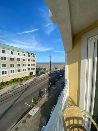 North Wildwood Apartment | Seawall Strolls & Sunset Sips - Ocean View