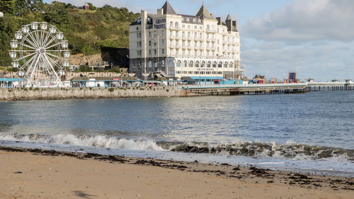 Rhos on Sea Cottage | Seawinds 2a