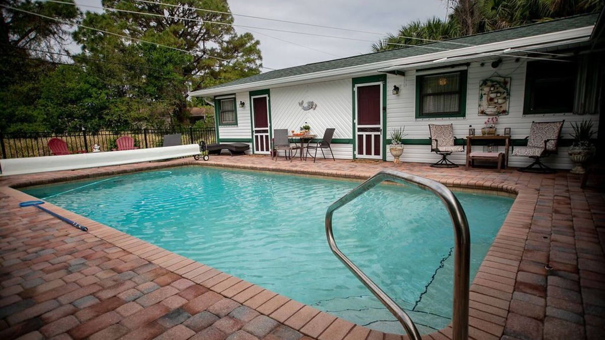 Sebastian Highlands House | Sebastian Florida Guesthouse with Heated Salt Water Pool