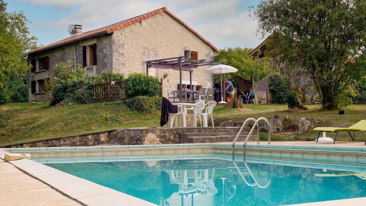 Paussac-et-Saint-Vivien Cottage | Secluded country side cottage with private pool
