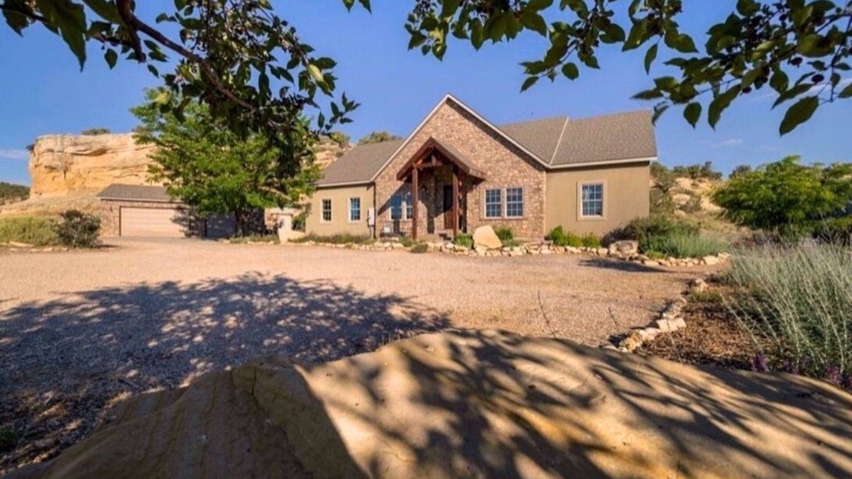 Lapoint House | Secluded 16-acre Ranch House near Red Fleet, Steinaker & Flaming Gorge