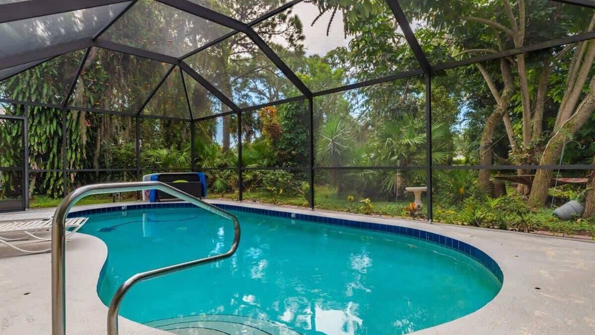 Osprey House | Secluded 3R Pool Home Retreat Near Sarasota
