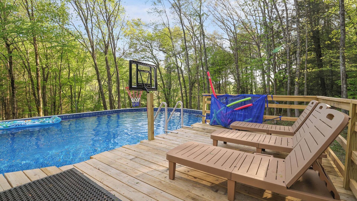 Effort House | Secluded 4 BR-Heated Pool/Hot Tub/Game Room/Fishing Pond/Huge Deck/Fire Pit!