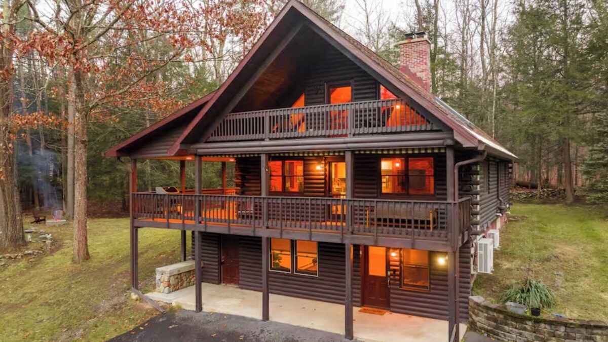 Town of New Baltimore Cabin | Secluded A-Frame Cabin: Hot tub, Views, EV charger