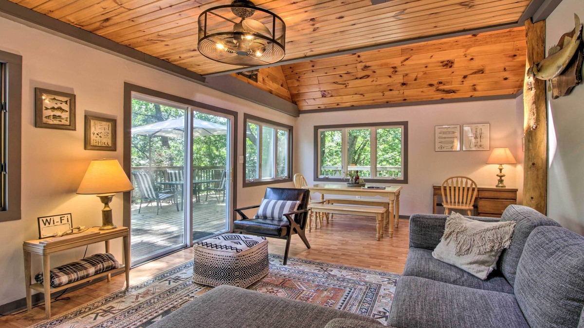 Wauzeka Cabin | Secluded A-Frame Hideaway w/Wraparound Deck!