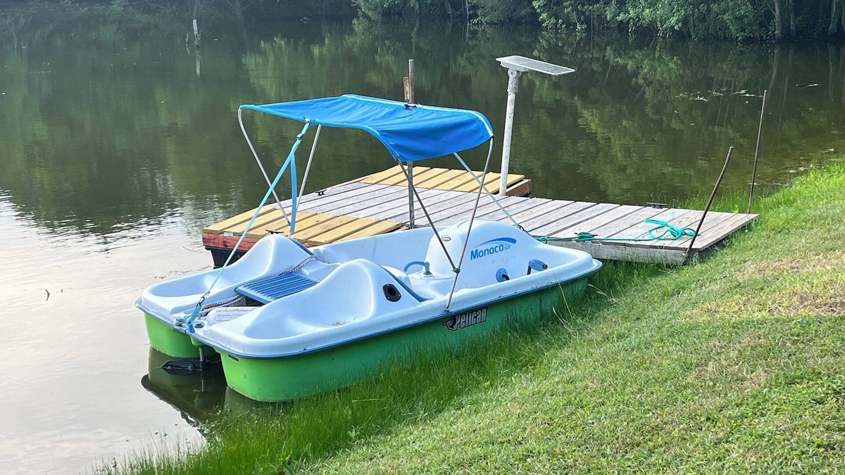 Brenham House | Secluded, acreage,1.5m to dwntn. Fishing-paddleboat-nature trail-KING Sleep# Bed