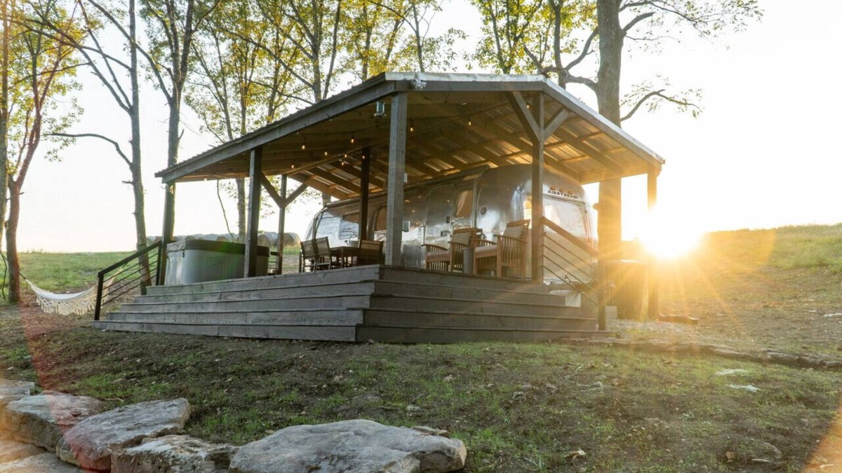Walnut Shade House | Secluded Airstream Stay on Ranch
