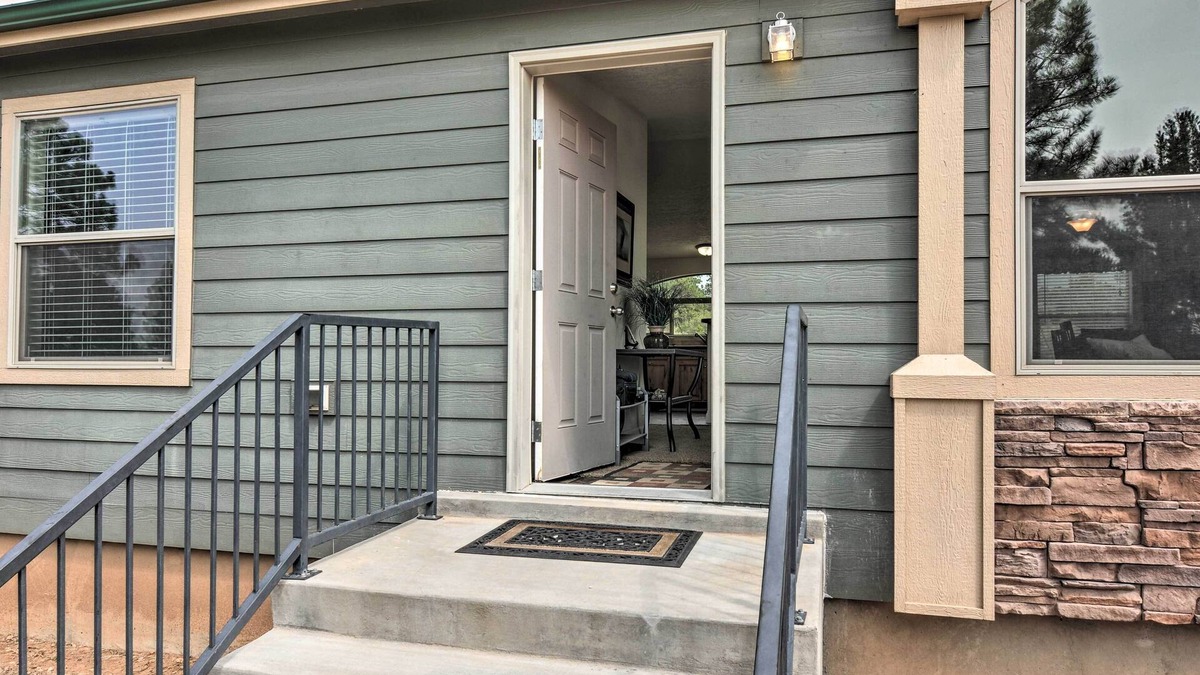 Boulder Cottage | Secluded Boulder House - Next to National Forests!