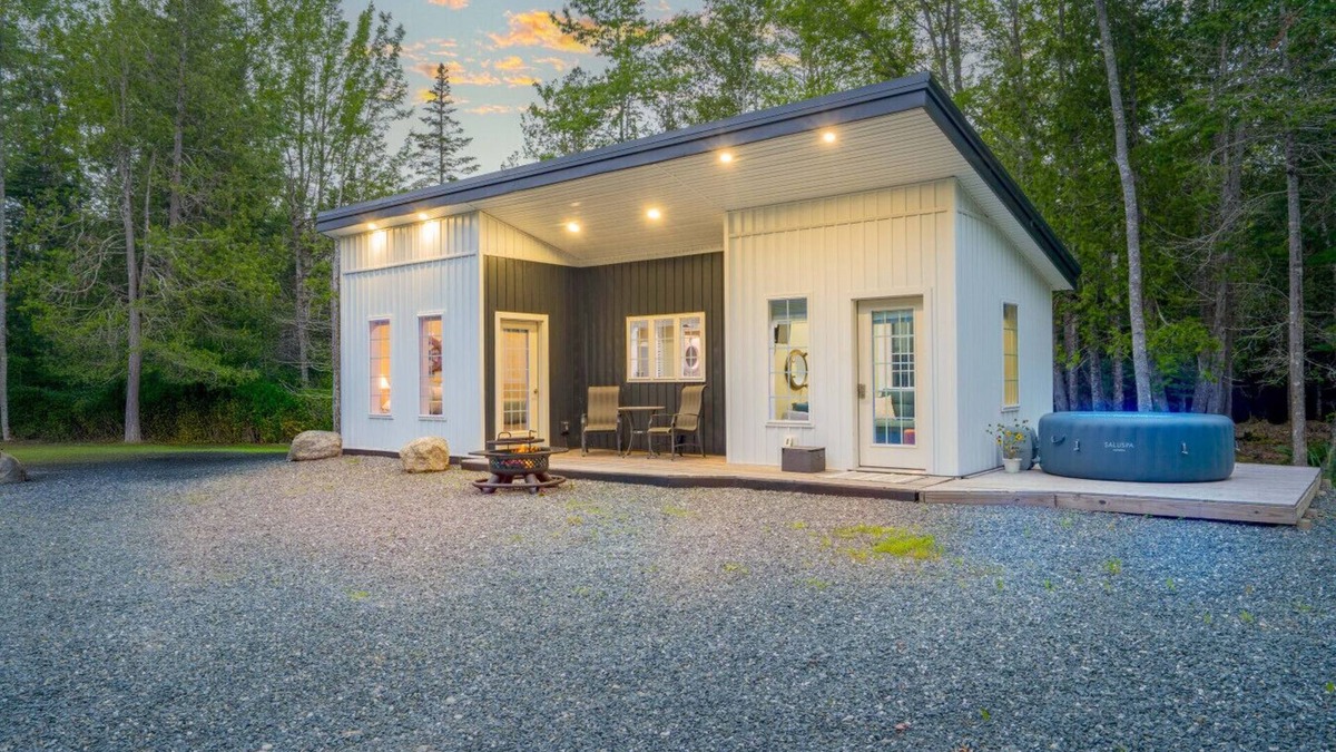 Lamoine House | Secluded Bungalow Near Acadia & Bar Harbor - Private- Pet Friendly- Heated Pool- Huge Yard