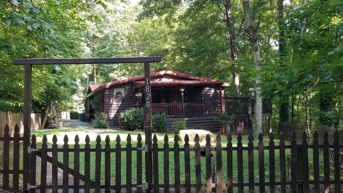 Goodlettsville Cabin | Secluded Cabin 3Bed/3Bath Max 6 people 2 King Masters,15 Minutes To Nashville