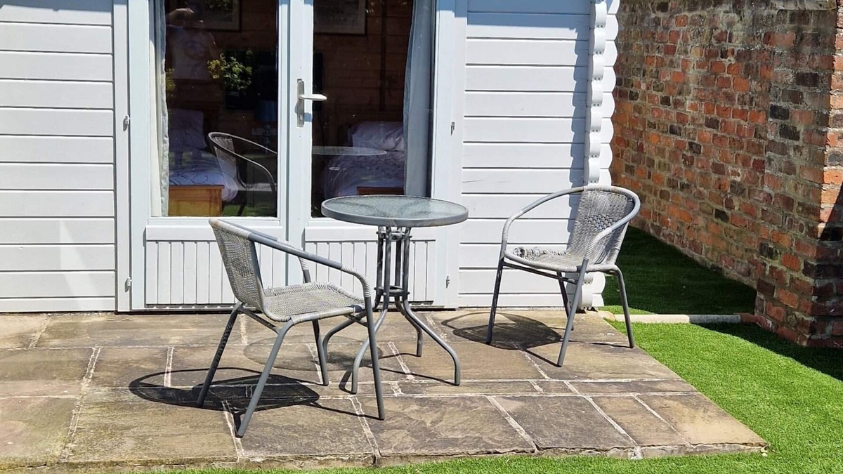 Storwood Cabin | Secluded Cabin Close to the Yorkshire Wolds on old Railway Line