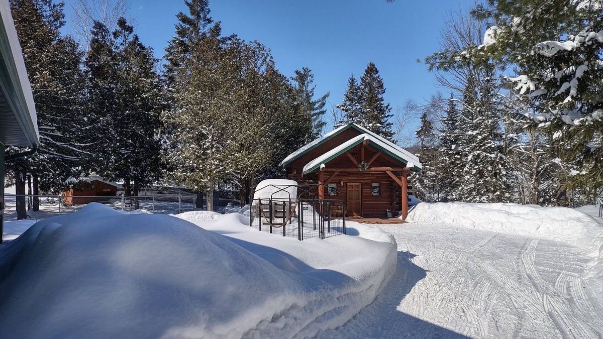 Chetek Cabin | Secluded cabin in the woods-UTV, hunting, fishing, pet friendly