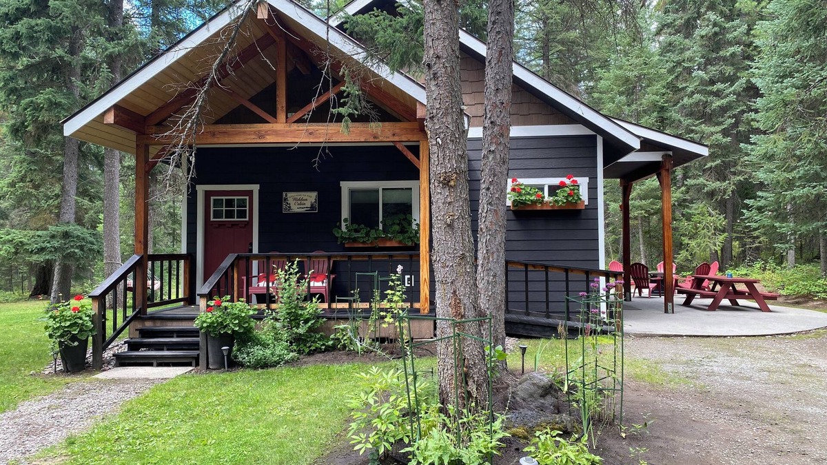 Martin City Cabin | Secluded Cabin Near Glacier Park and Big Mountain