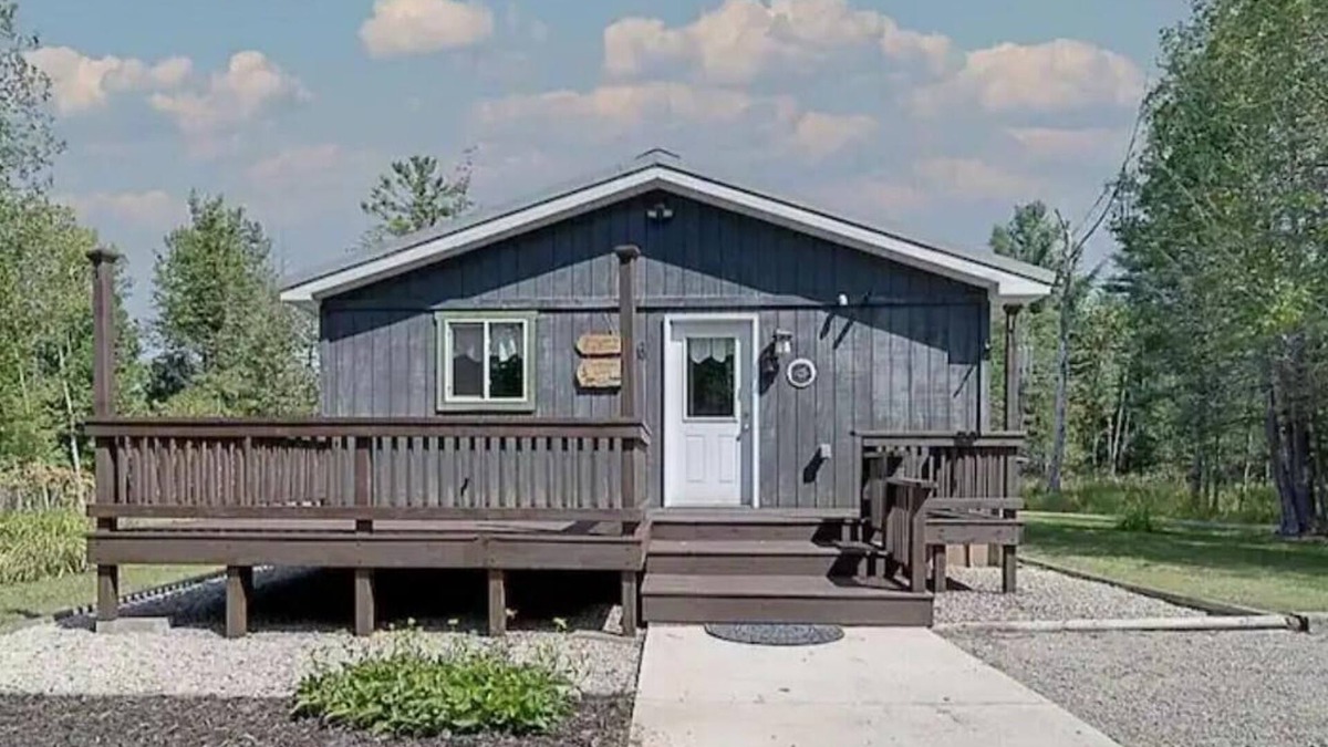 Ingalls Cabin | Secluded Cabin on 40 acres with a hot tub.
