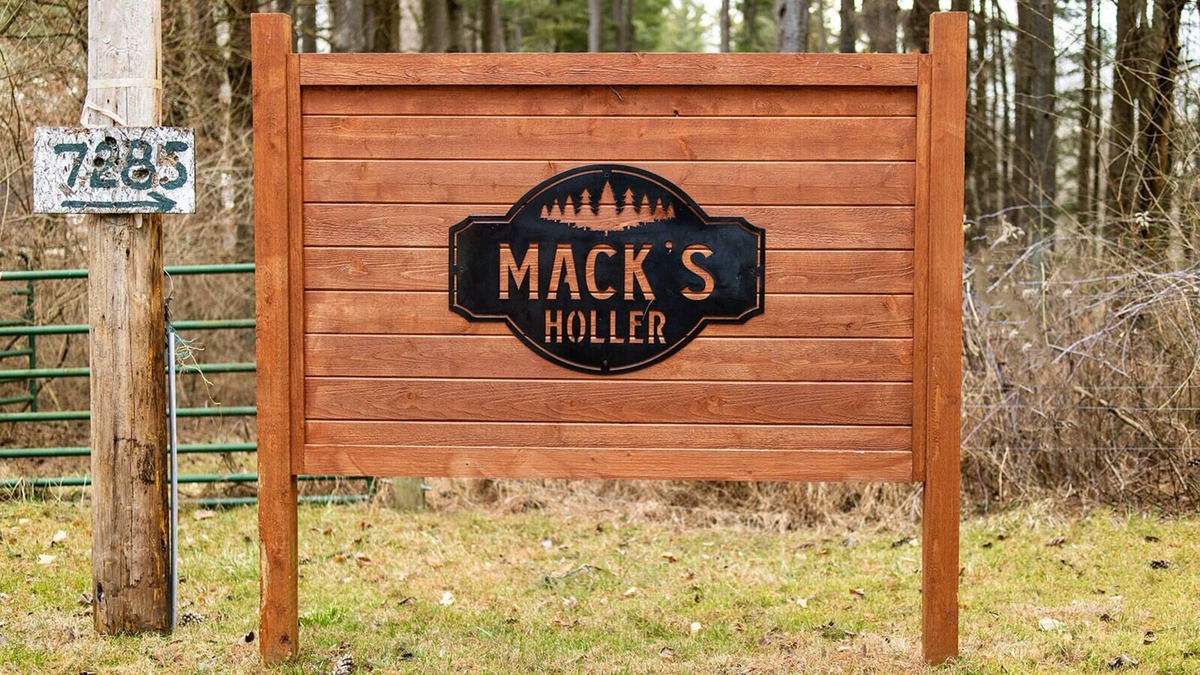 Nashport Cabin | Secluded Cabins on Private Stocked Pond Hot Tub. Ping Pong. Arcade. Master Suite