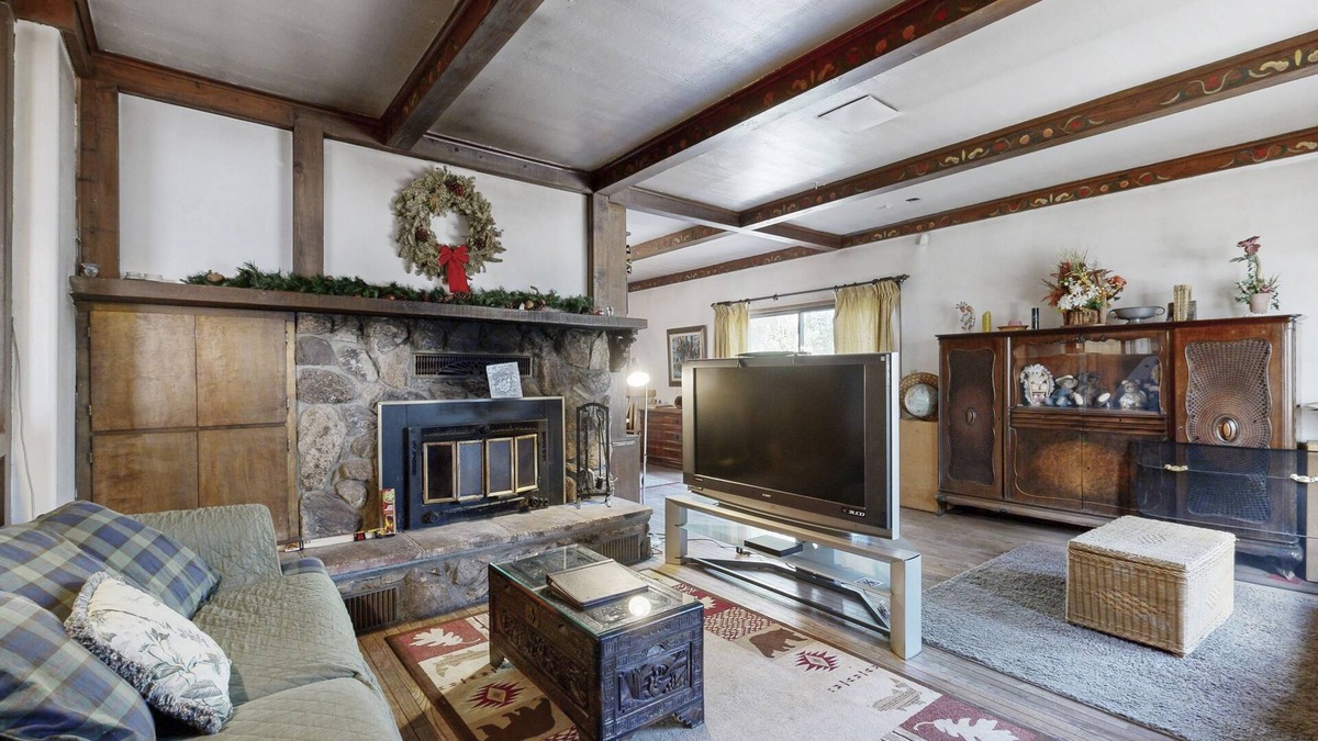 Woodlands House | Secluded Charming house with private hot tub, and patio