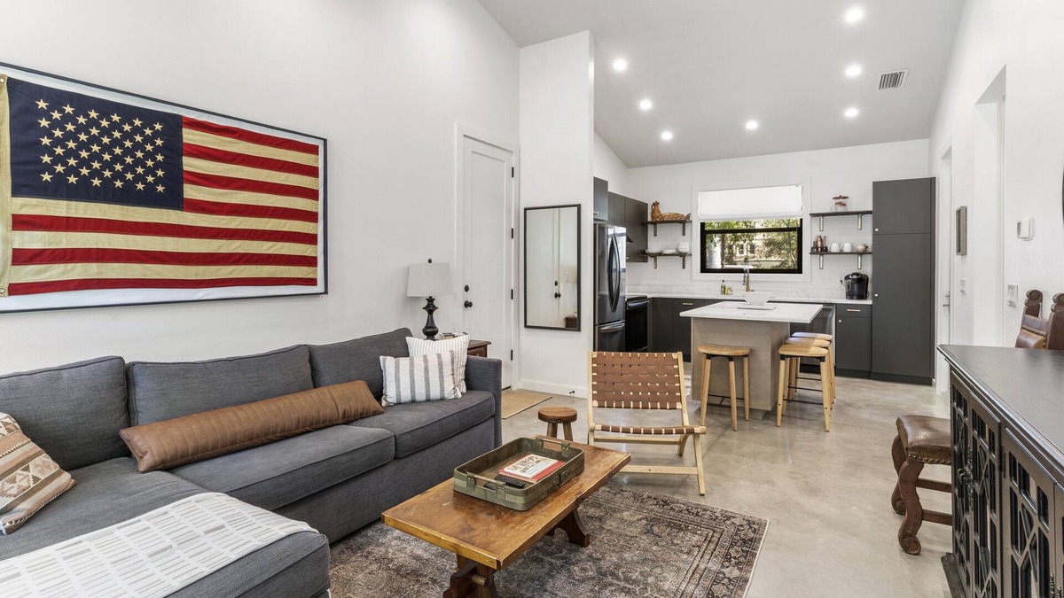 The Meadows House | Secluded Cottage with Hot Tub, Walking Distance to Benderson and UTC.