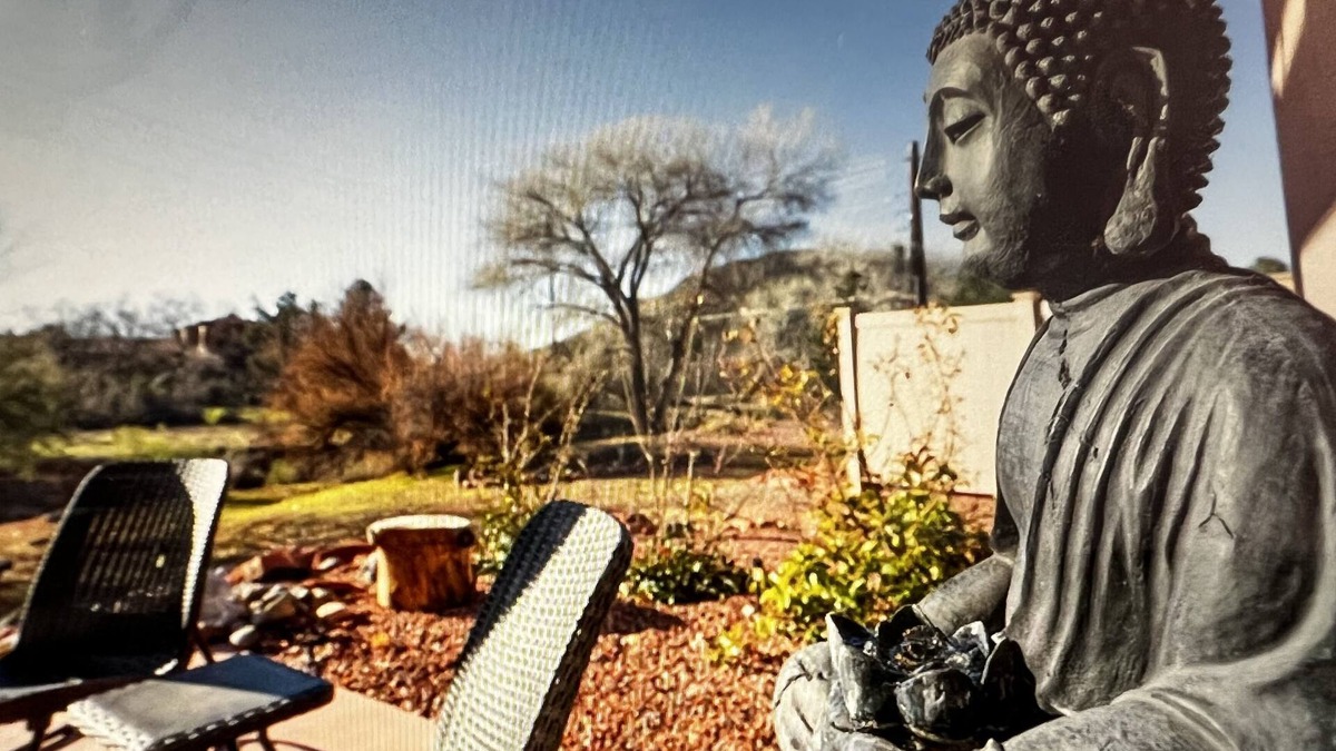 Oak Creek House | Secluded Courtyard and Green Belt, find your Zen!