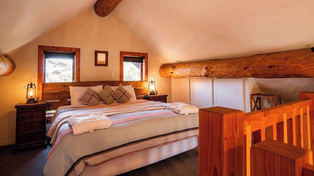 Clutha District House | Secluded Eco-friendly Log Cabin with Steaming Outdoor Baths