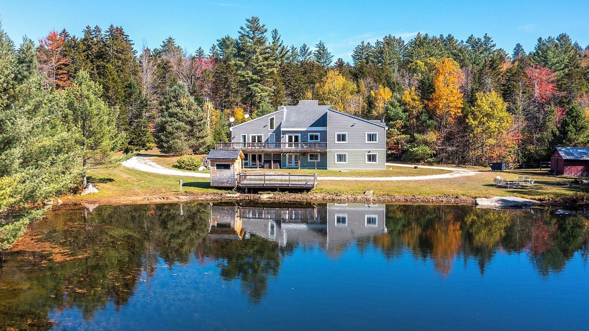 Londonderry House | Secluded Estate with Private Lake, Swimming Pool and Hot Tub