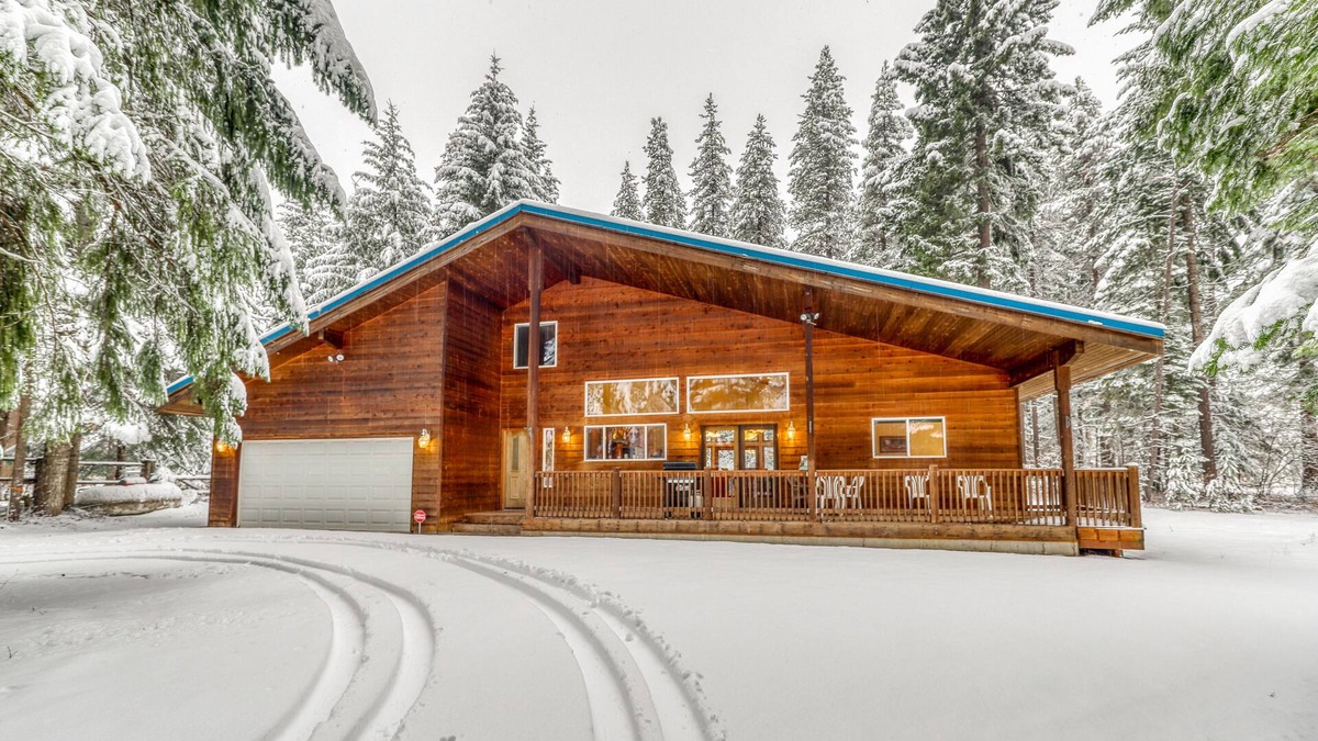 Easton Cabin | Secluded family friendly home w/patio & grill surrounded by pines