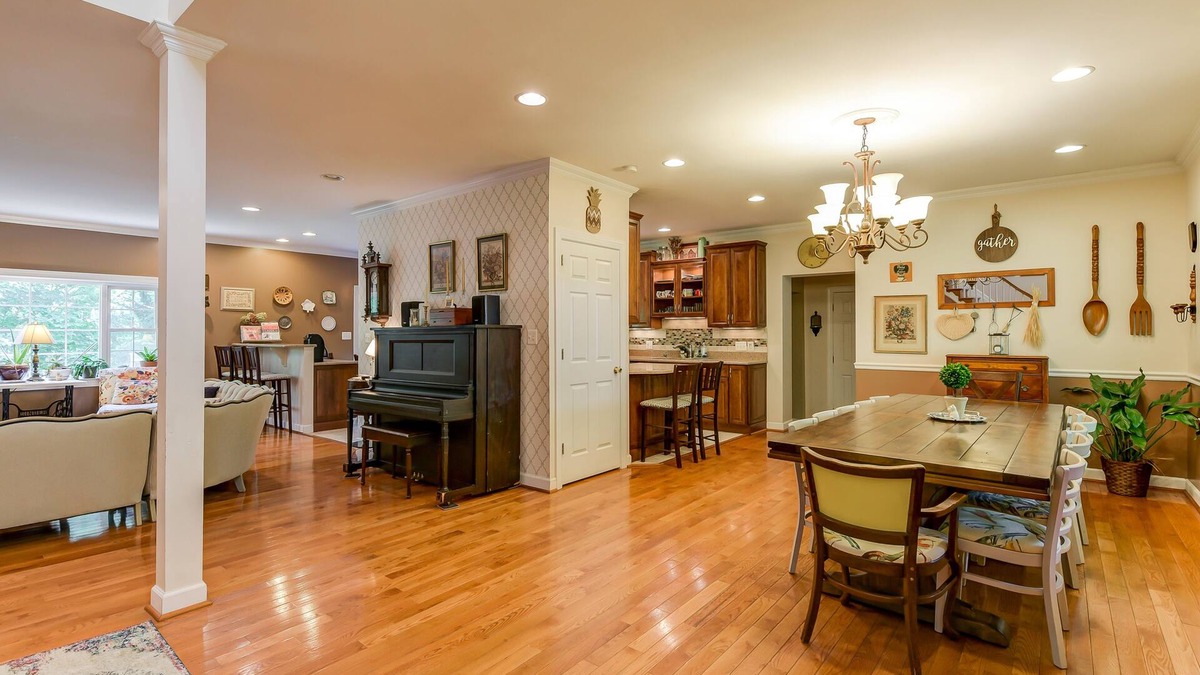 Springfield House | Secluded Family Home 15 Miles To DC