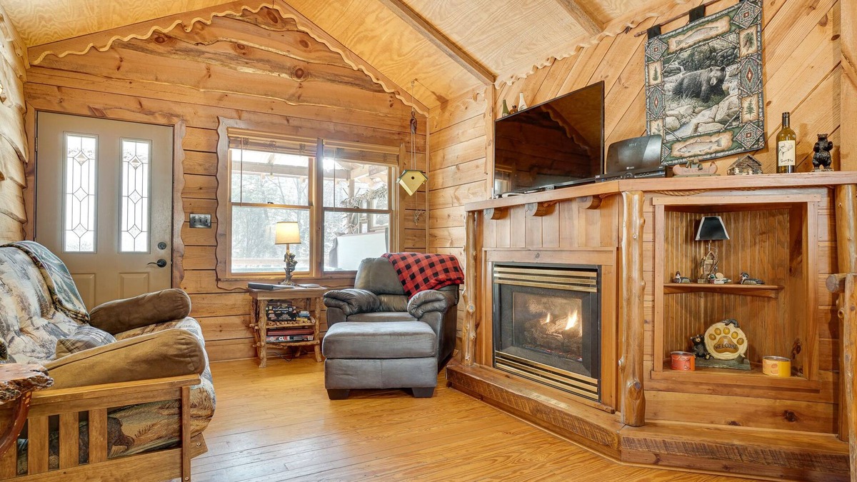 Dahlonega Cabin | Secluded Family Retreat in Dahlonega w/Hot Tub!