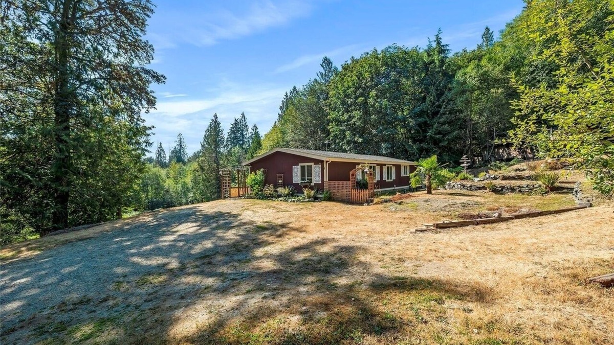Belfair House | Secluded forest retreat and pond