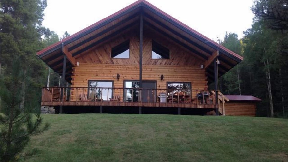 Essex Cabin | Secluded Glacier Meadow Log Home