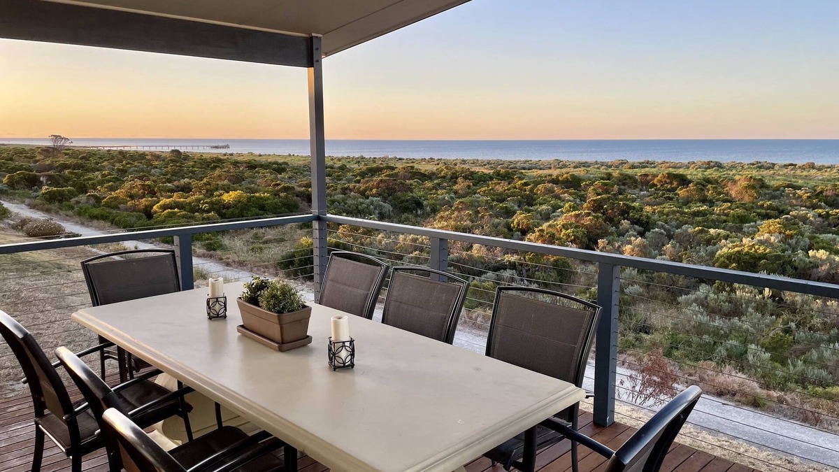 Cape Jaffa House | Secluded home, high up on the sand dunes over looking open ocean and Marina