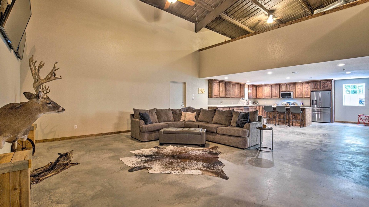 Yantis House | Secluded Home w/Gas Grill, 3 Mi to Boating!