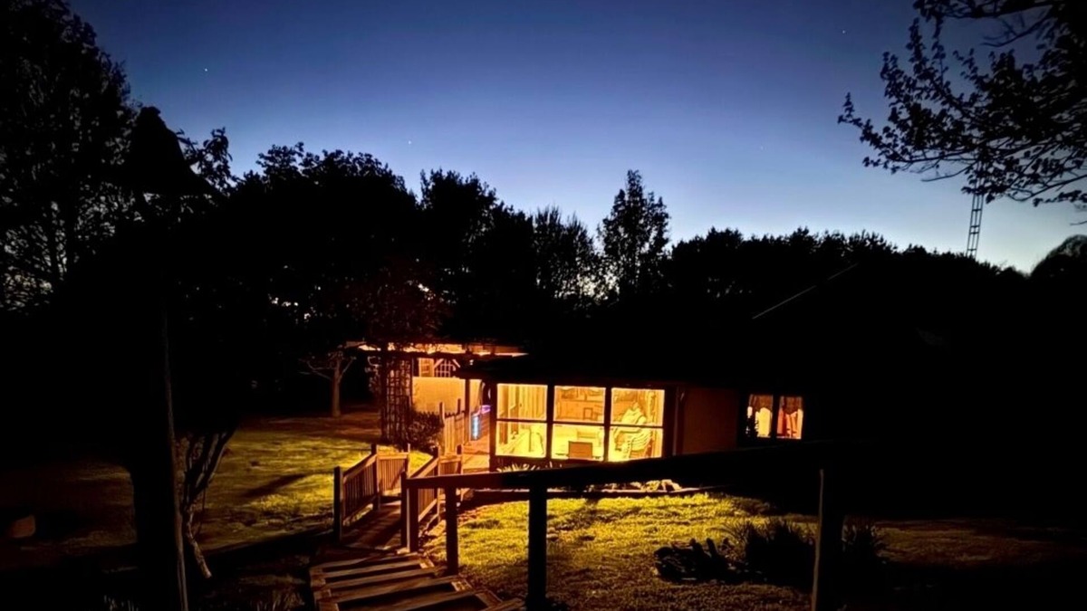 Mineral City Cabin | Secluded house built into the earth. Wildlife, pet friendly, fishing, hot tub, Wi-Fi!