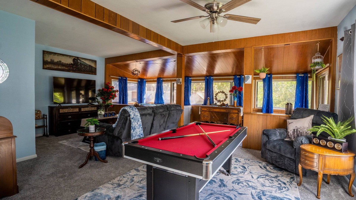 Berkeley House | Secluded in the City! New remodeled 2 bedroom near Berkeley Lake, pet friendly.