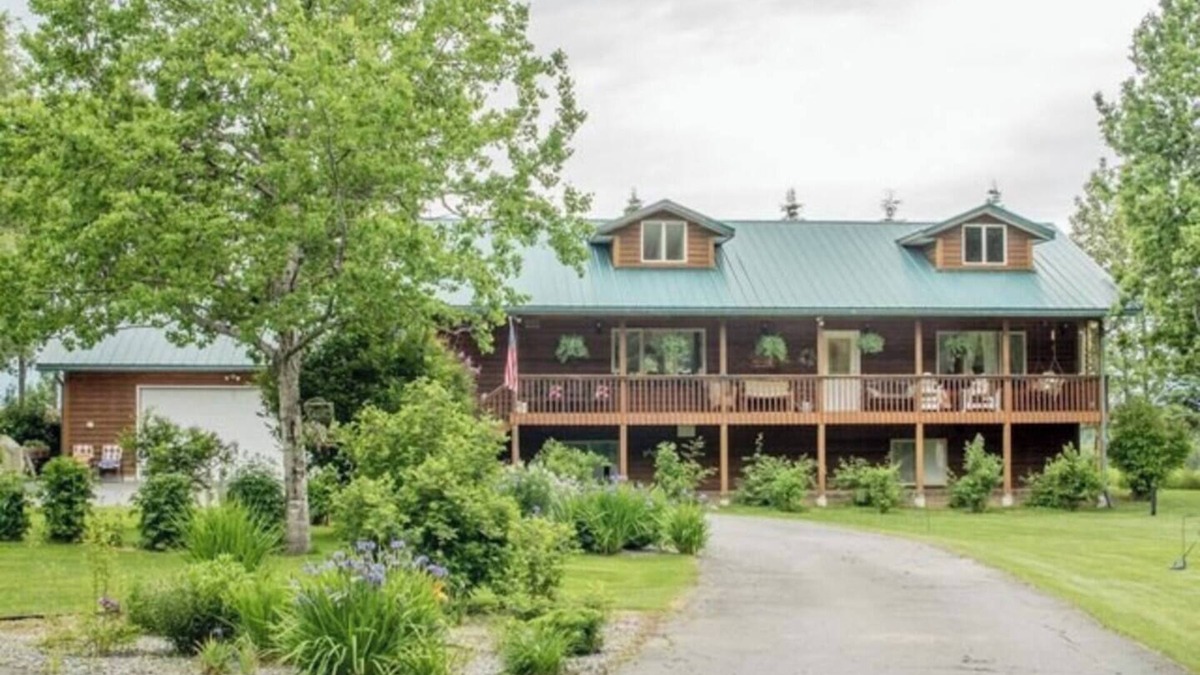 Kasilof House | Secluded Kasilof Riverfront Retreat with Hot Tub