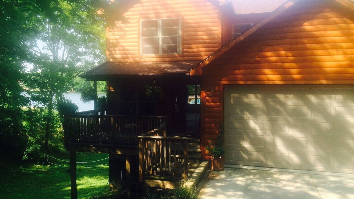 Putnam House | Secluded Lake front house with private beach