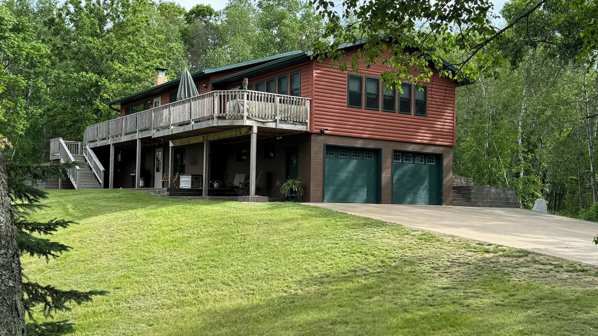 Pequot Lakes House | Secluded Lake House on 32 acres NOW sleeps 11 plus a huge couch!