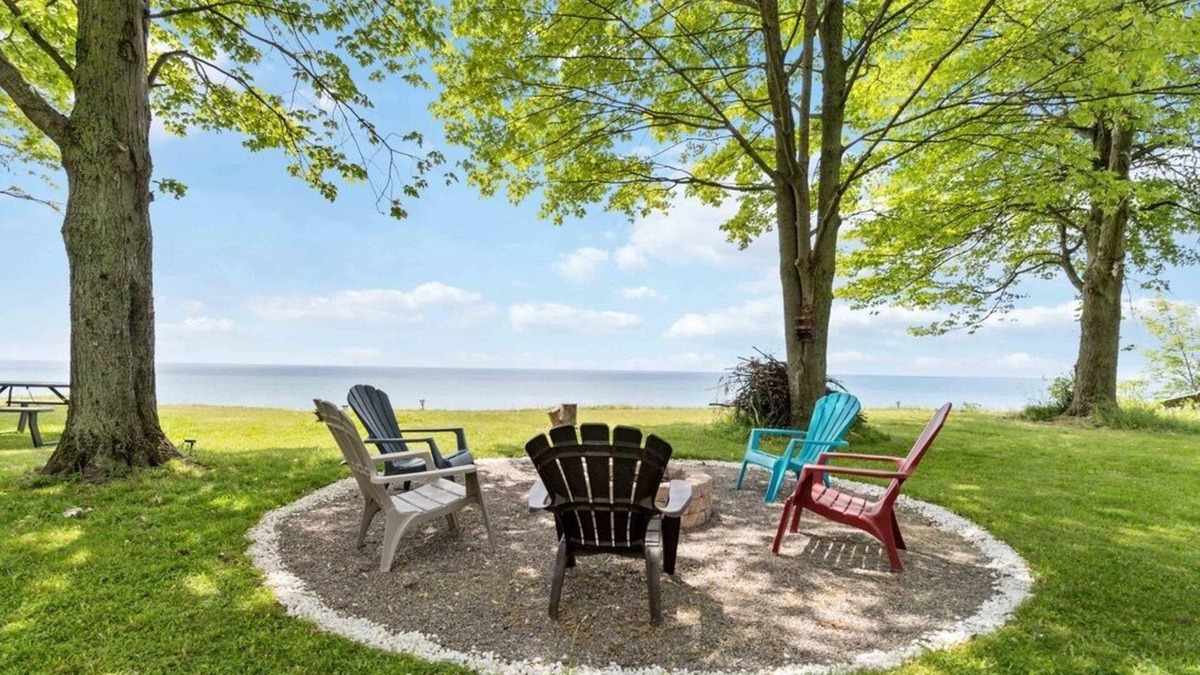 Lowbanks Cottage | Secluded Lakeview w/Hot Tub & Volleyball