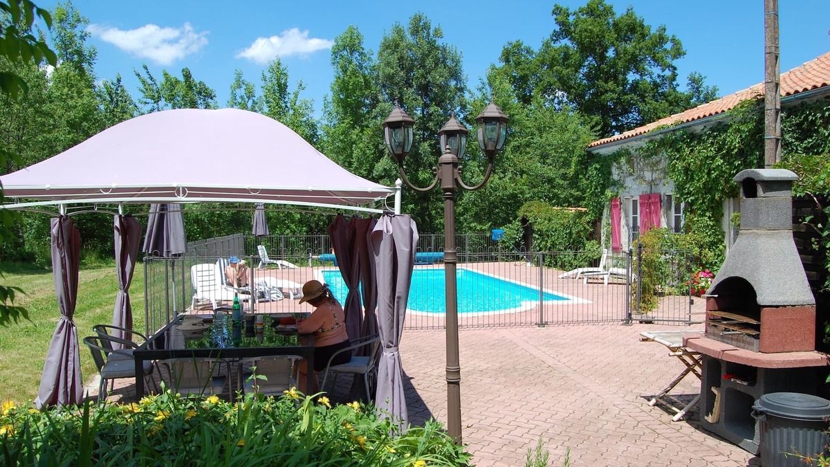 Pereuil House | Secluded Luxury House. Private Pool. Between Cognac, Angouleme, Royan. Bordeaux.