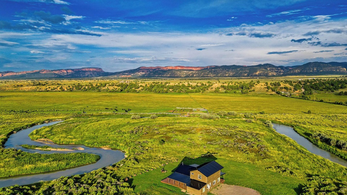 Hatch House | Secluded Luxury Riverfront Ranch on 13 Acres for Bryce & Zion Fiber Internt